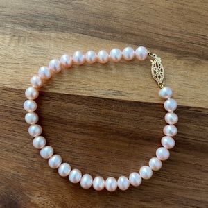 Light pink fresh water pearl bracket. Gold clasp